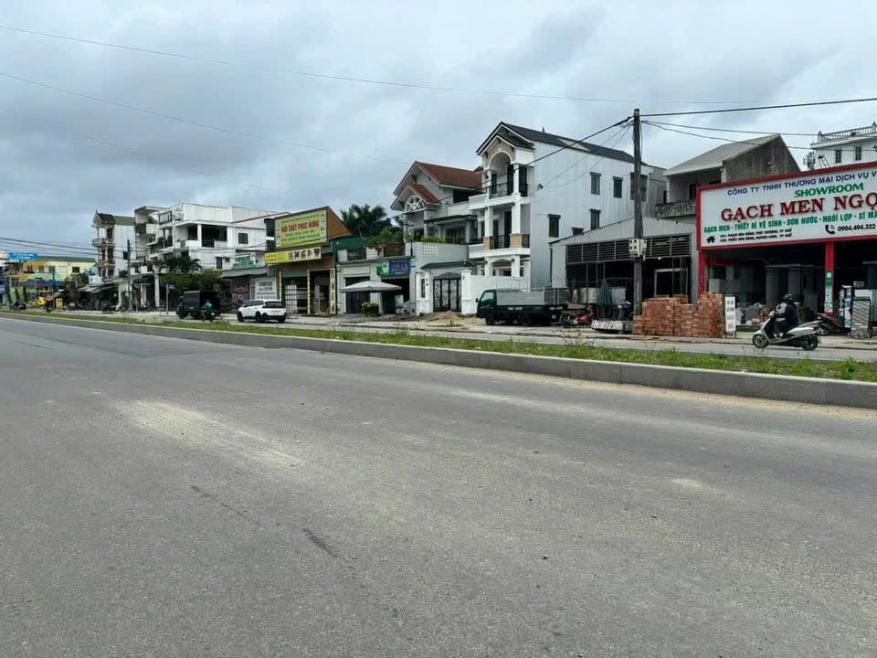 Nhà 05 tầng mặt tiền đường Phạm Văn Đồng TP Huế