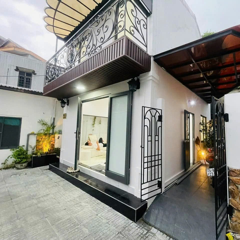 NHÀ 2 TẦNG KIỆT 48 NGỰ BÌNH SAU LƯNG MẶT TIỀN